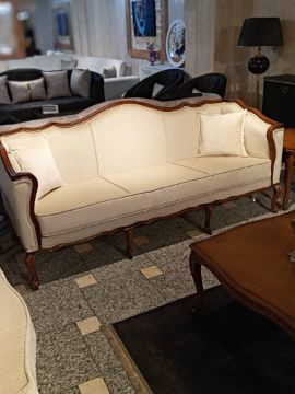 تصویر  مبل کلاسیک مدل کویین فرانسوی پشت پارچه و حصیری بامبو